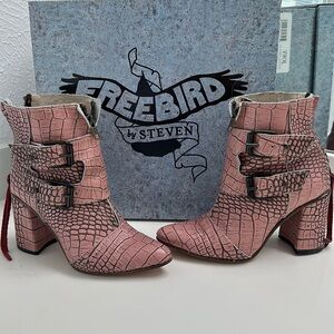 Freebird by Steven boots. They were a limited edition color. Worn one time.